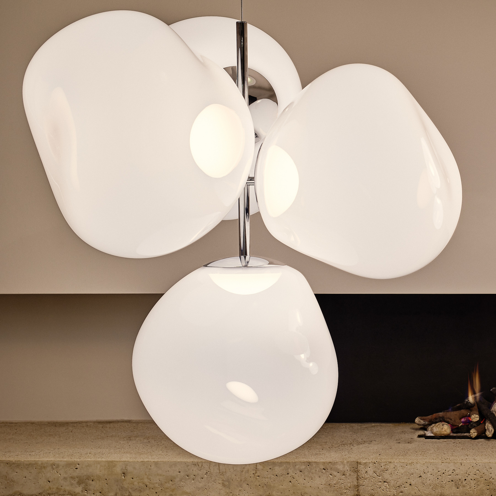 Tom Dixon LED-ljuskrona Melt Chandelier opal/kromfärgad